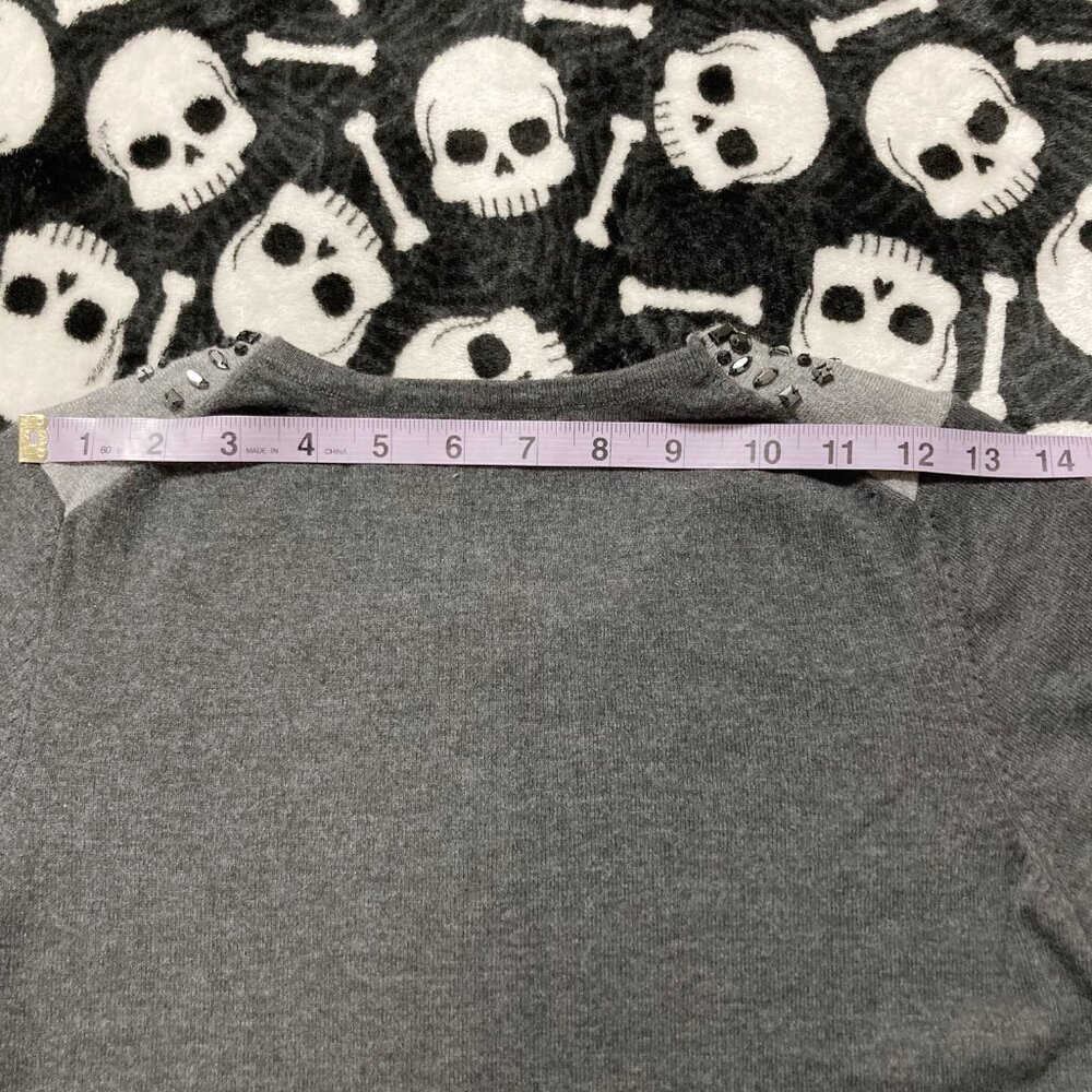 REITMANS Grey short sleeve knit top w/ gem embellishments ~ SMALL MEDIUM sweater - Picture 10 of 13